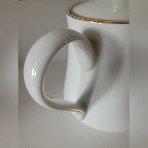 Holly Hobbie Porcelain "RARE" Coffee or Tea Pot - Picture 5 of 14